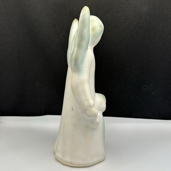 McCarty Pottery Angel & Child Figurine Mississippi Pottery White Jade Signed - Picture 4 of 6